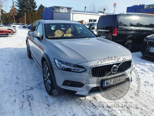 6 - Volvo  V90 Cross Country 2023r. WZ004GG Pojazd znajduje się w firmie ARCTOS GROUP sp. z o.o. Al. Krakowska 7, 02-183 Warszawa