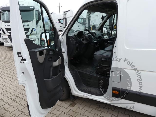 8 - RENAULT MASTER 2.3 DCI 110KM FURGON 2017r.