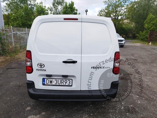 5 - Toyota Proace City 1.5 D-4D Standard  2022r. DW3UR93 Pojazd znajduje się w firmie ARCTOS GROUP sp. z o.o. Al. Krakowska 7, 02-183 Warszawa