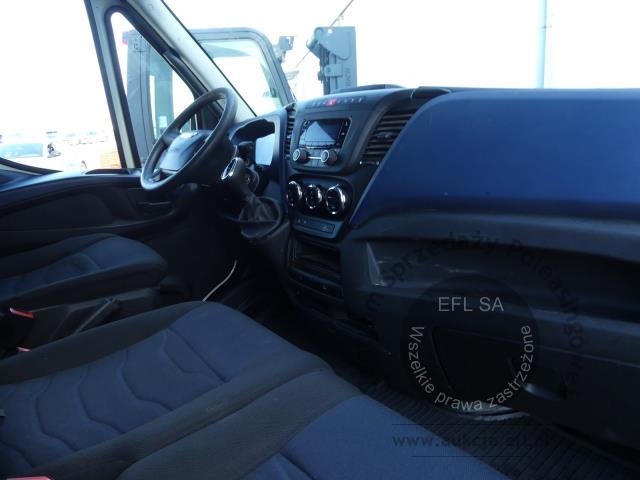 6 - IVECO 35S18 HI-MATIC FURGON 2017r.