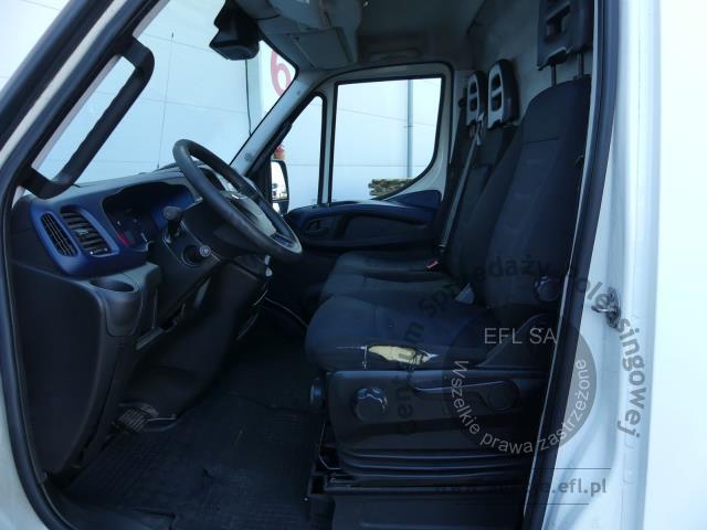 7 - IVECO 35S18 HI-MATIC FURGON 2017r.