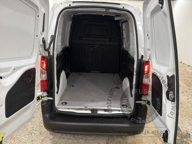 8 - Toyota Proace City 1.5 D-4D Standard 2,0t Active Furgon 2022r. DW6TX87 Pojazd znajduje się w firmie ARCTOS GROUP sp. z o.o. Al. Krakowska 7, 02-183 Warszawa