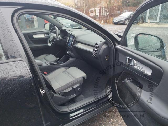 11 - Volvo XC40 B3 Core aut Kombi 2022r.  WND1971C Pojazd znajduje się w firmie ARCTOS GROUP sp. z o.o. Al. Krakowska 7, 02-183 Warszawa