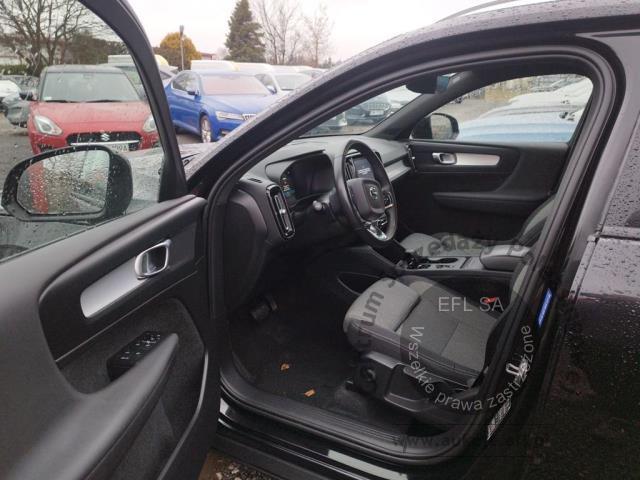 7 - Volvo XC40 B3 Core aut Kombi 2022r.  WND1971C Pojazd znajduje się w firmie ARCTOS GROUP sp. z o.o. Al. Krakowska 7, 02-183 Warszawa