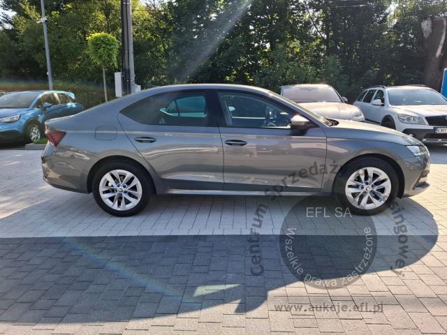 4 - Skoda Octavia 2.0 TDI Ambition DSG 2023r. SK713XV Pojazd znajduje się w firmie AACAR sp. z o.o. Kasztanowa 5, 32-400 Jawornik