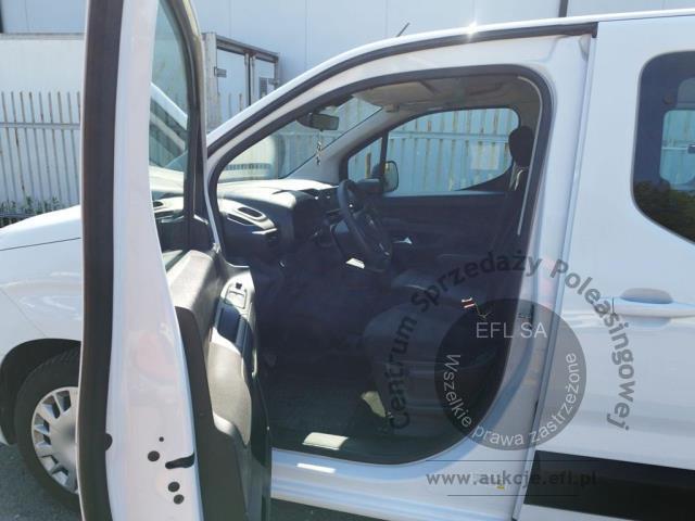 5 - Opel  Combo Life 2022r. KK74699 UWAGA!! Pojazd znajduje się w firmie ARCTOS GROUP sp. z o.o. Al. Krakowska 7, 02-183 Warszawa