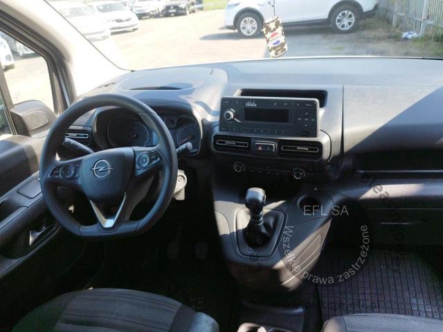 10 - Opel  Combo Life 2022r. KK74699 UWAGA!! Pojazd znajduje się w firmie ARCTOS GROUP sp. z o.o. Al. Krakowska 7, 02-183 Warszawa