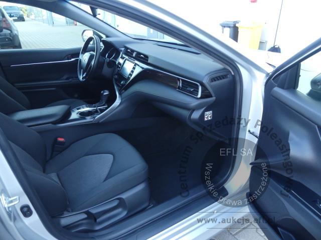 8 - TOYOTA CAMRY 2.5 HYBRID E-CVT 2020r.