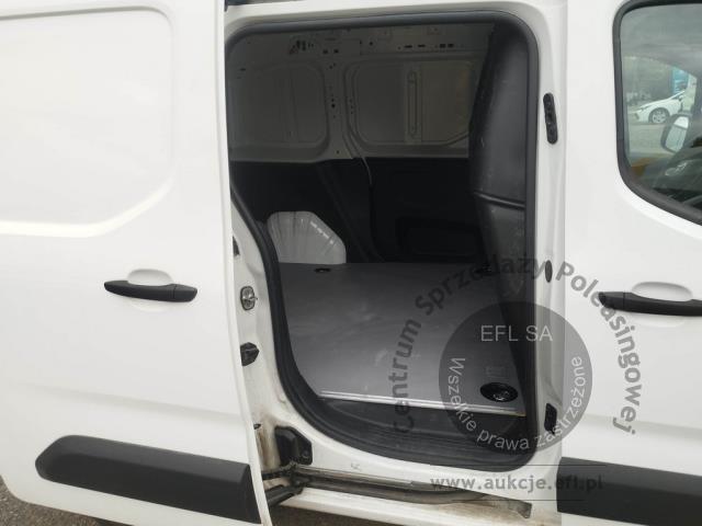 11 - Toyota Proace City 1.5 D-4D Standard  2022r. DW4UR56 Pojazd znajduje się w firmie ARCTOS GROUP sp. z o.o. Al. Krakowska 7, 02-183 Warszawa