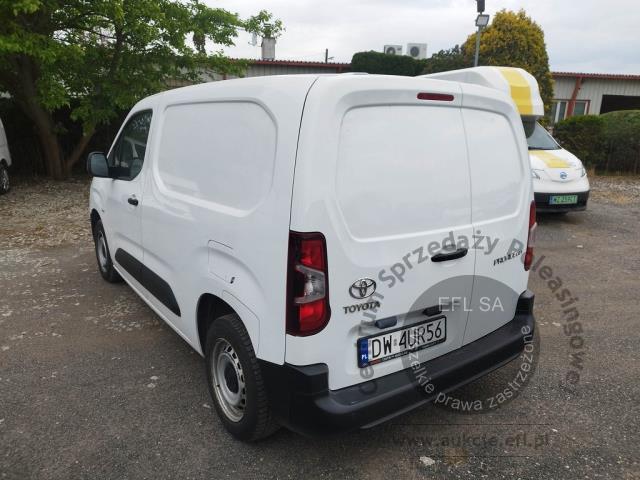 6 - Toyota Proace City 1.5 D-4D Standard  2022r. DW4UR56 Pojazd znajduje się w firmie ARCTOS GROUP sp. z o.o. Al. Krakowska 7, 02-183 Warszawa