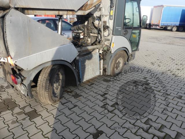 32 - Zamiatarka HAKO CITYMASTER 2000 2016r.