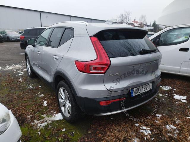 2 - Volvo  XC40 B3 Core aut 2022r. WND1970C Pojazd znajduje się w firmie ARCTOS GROUP sp. z o.o. Al. Krakowska 7, 02-183 Warszawa