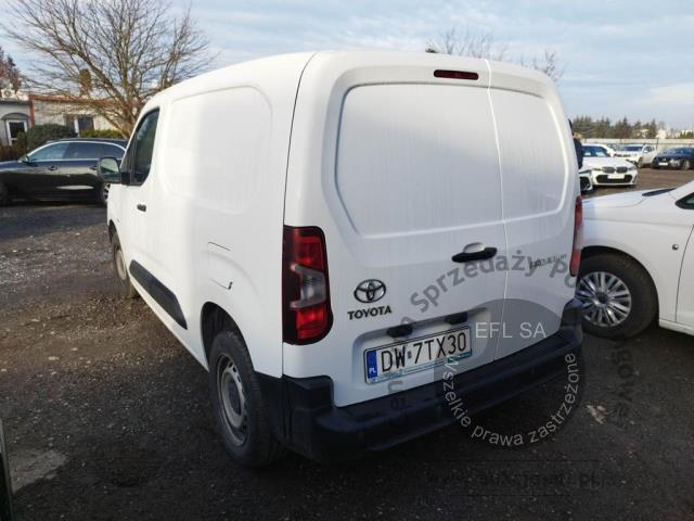 6 - Toyota  Proace City 2022r. DW7TX30 Pojazd znajduje się w firmie ARCTOS GROUP sp. z o.o. Al. Krakowska 7, 02-183 Warszawa