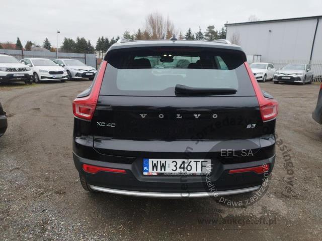 3 - Volvo  XC40  B3 Core aut 2022r. WW346TF Pojazd znajduje się w firmie ARCTOS GROUP sp. z o.o. Al. Krakowska 7, 02-183 Warszawa