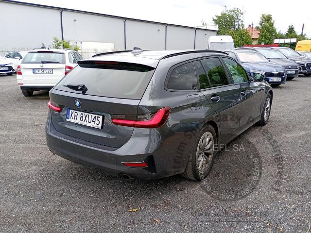 4 - BMW 318i aut 2022r. KR8XU45 Pojazd znajduje się w firmie ARCTOS GROUP sp. z o.o. Al. Krakowska 7, 02-183 Warszawa