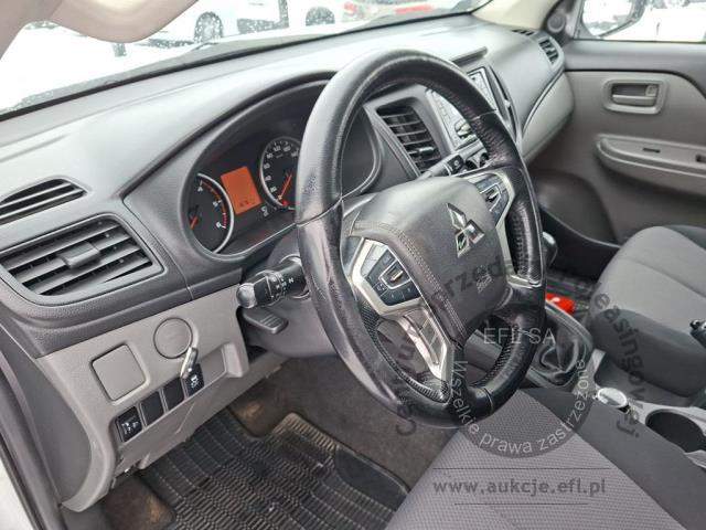 9 - Mitsubishi L 200 L200 2.4 d DC Invite 2019r. KR2PH98 Pojazd znajduje się w firmie AACAR sp. z o.o. Kasztanowa 5, 32-400 Jawornik