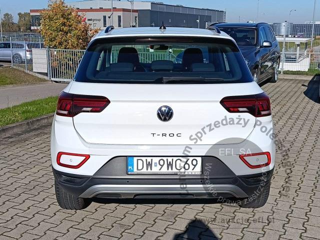 4 - Volkswagen T-ROC 1.5 TSI Life 2023r. DW9WC69 Pojazd znajduje się w firmie MDM AUTO sp. z o.o. ul. Zawodników 1, 80-729 Gdańsk
