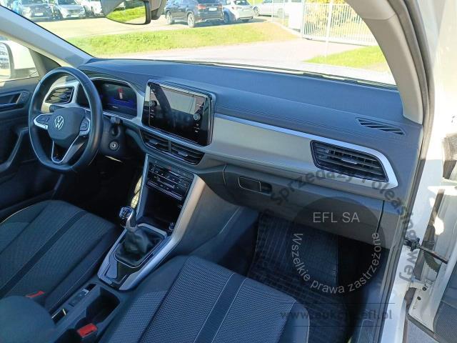 9 - Volkswagen T-ROC 1.5 TSI Life 2023r. DW9WC69 Pojazd znajduje się w firmie MDM AUTO sp. z o.o. ul. Zawodników 1, 80-729 Gdańsk