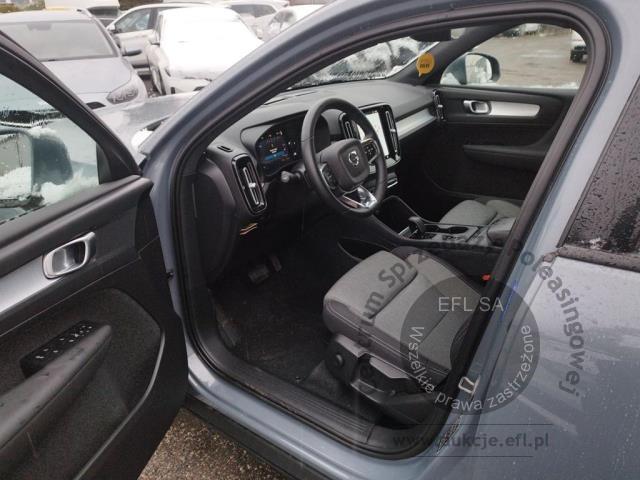 7 - Volvo  XC40 B3 Core 2022r. WND1856C Pojazd znajduje się w firmie ARCTOS GROUP sp. z o.o. Al. Krakowska 7, 02-183 Warszawa