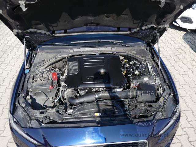 3 - JAGUAR XE R-DYNAMIC 2.0 4X4 MHEV  2023r.