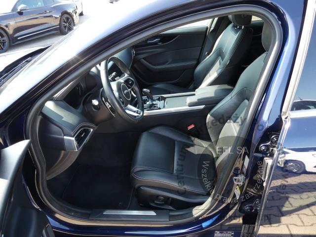 6 - JAGUAR XE R-DYNAMIC 2.0 4X4 MHEV  2023r.