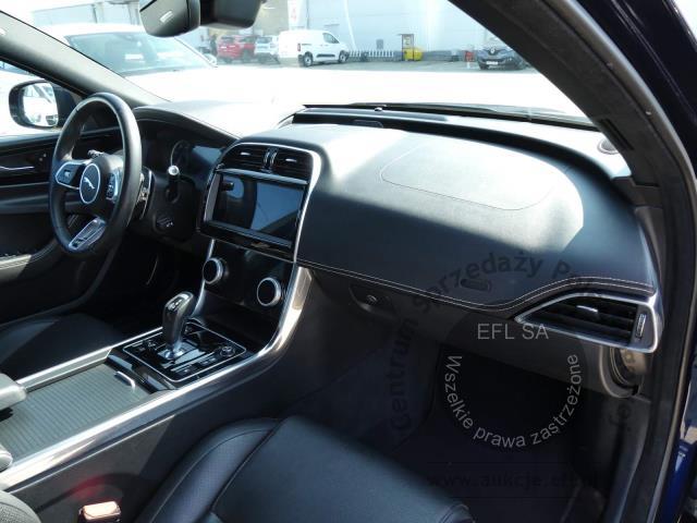 7 - JAGUAR XE R-DYNAMIC 2.0 4X4 MHEV  2023r.