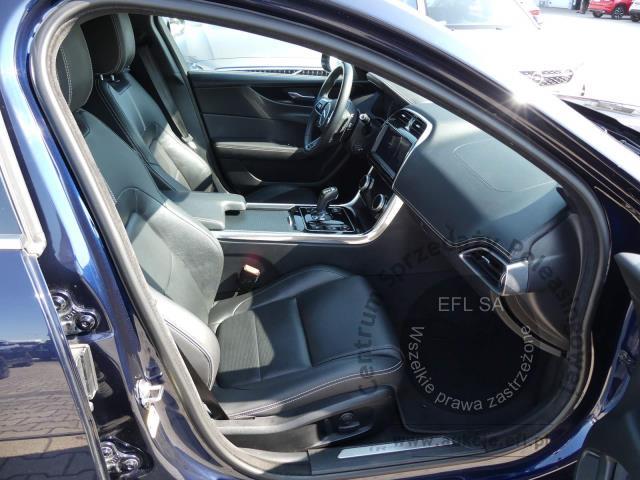 8 - JAGUAR XE R-DYNAMIC 2.0 4X4 MHEV  2023r.