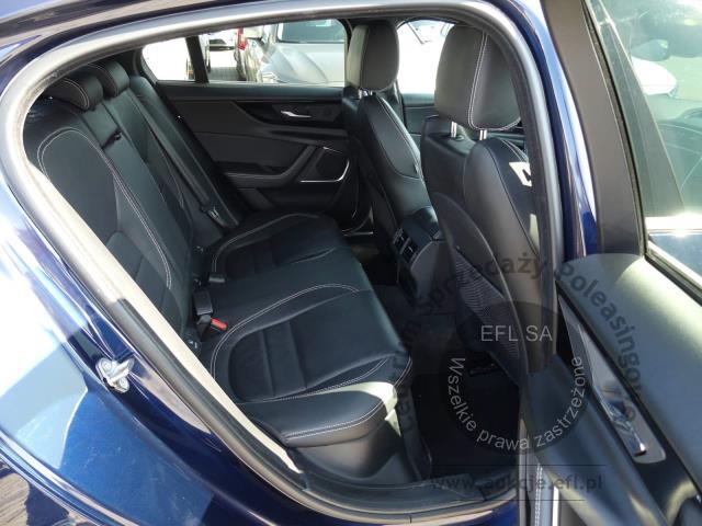9 - JAGUAR XE R-DYNAMIC 2.0 4X4 MHEV  2023r.
