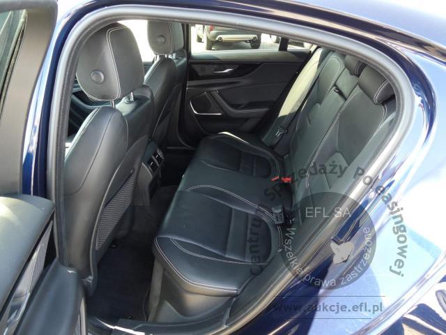 10 - JAGUAR XE R-DYNAMIC 2.0 4X4 MHEV  2023r.