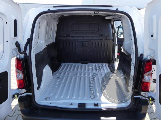 8 - Toyota Proace City 1.5 D-4D Standard  2023r. DW7XR13 Pojazd znajduje się w firmie MDM AUTO sp. z o.o. ul. Morska 78A, 81-225 Gdynia