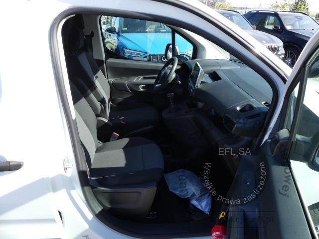 9 - Toyota Proace City 1.5 D-4D Standard  2023r. DW7XR13 Pojazd znajduje się w firmie MDM AUTO sp. z o.o. ul. Morska 78A, 81-225 Gdynia