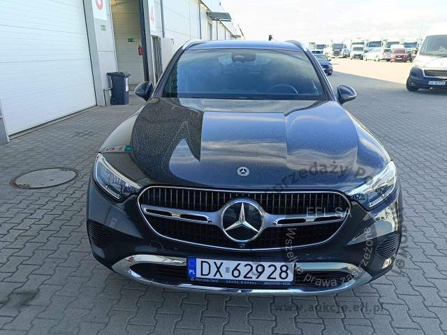 2 - Mercedes - Benz GLC 300 de 4-Matic Avantgarde 2025r. Pojazd znajduje się w firmie ARCTOS GROUP sp. z o.o. Al. Krakowska 7, 02-183 Warszawa