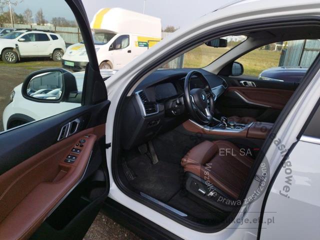 8 - BMW X5 xDrive40i mHEV aut Kombi  2022r. WZ735FX Pojazd znajduje się w firmie ARCTOS GROUP sp. z o.o. Al. Krakowska 7, 02-183 Warszawa