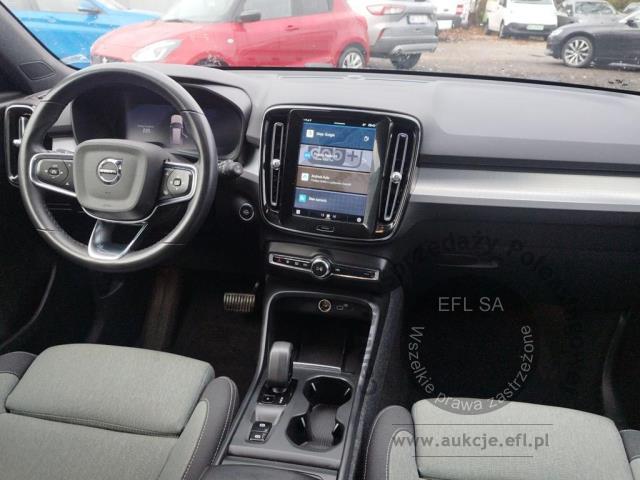 9 - Volvo  XC40 B3 Core aut 2022r. WND1973C Pojazd znajduje się w firmie ARCTOS GROUP sp. z o.o. Al. Krakowska 7, 02-183 Warszawa