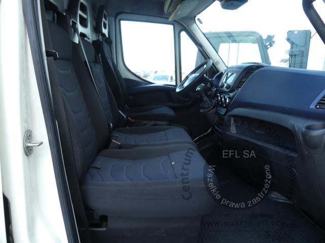 5 - IVECO 35S18 HI-MATIC FURGON 2017r.