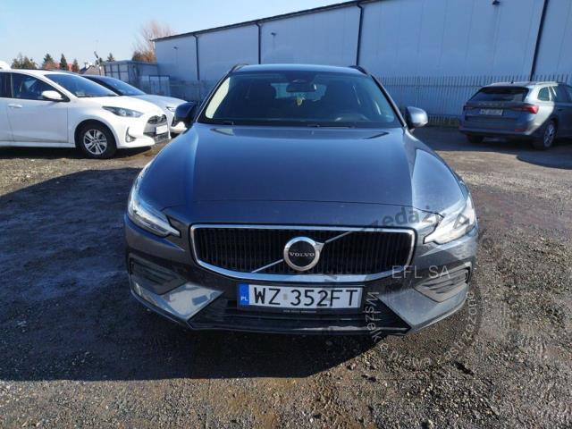 2 - Volvo V60 B3 B Essential aut Kombi 2022r. WZ352FT Pojazd znajduje się w firmie ARCTOS GROUP sp. z o.o. Al. Krakowska 7, 02-183 Warszawa