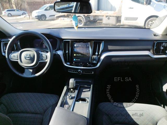 12 - Volvo V60 B3 B Essential aut Kombi 2022r. WZ352FT Pojazd znajduje się w firmie ARCTOS GROUP sp. z o.o. Al. Krakowska 7, 02-183 Warszawa