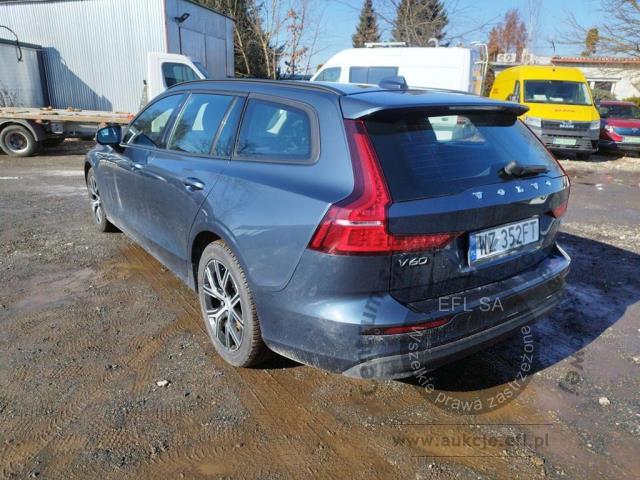 4 - Volvo V60 B3 B Essential aut Kombi 2022r. WZ352FT Pojazd znajduje się w firmie ARCTOS GROUP sp. z o.o. Al. Krakowska 7, 02-183 Warszawa