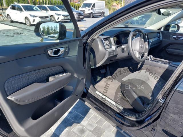 6 - Volvo XC 60 B4 D Essential aut Komb 2022r. SK495WR Uwaga! Pojazd znajduje się w firmie AACAR sp. z o.o. Jawornik 90, 32-400 Myślenice