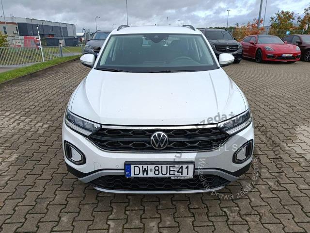2 - Volkswagen T-ROC 1.5 TSI Life Hatchback 2023r. DW8UE41 Magnice