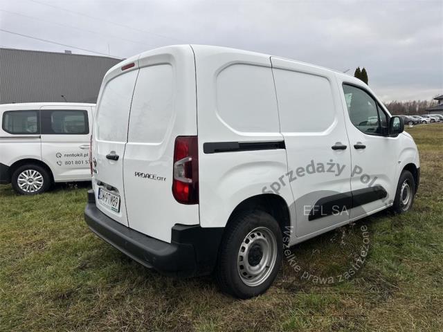 4 - Toyota  Proace City  1.5 D-4D Standard 2,0t 2022r. DW9TM89 Pojazd znajduje się w firmie ARCTOS GROUP sp. z o.o. Al. Krakowska 7, 02-183 Warszawa