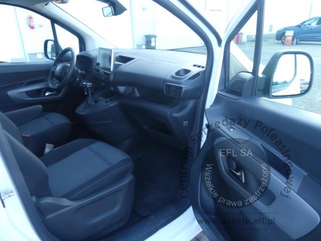 8 - Toyota Proace City Verso 1.5 D-4D 2023r. DW9WJ91 Magnice