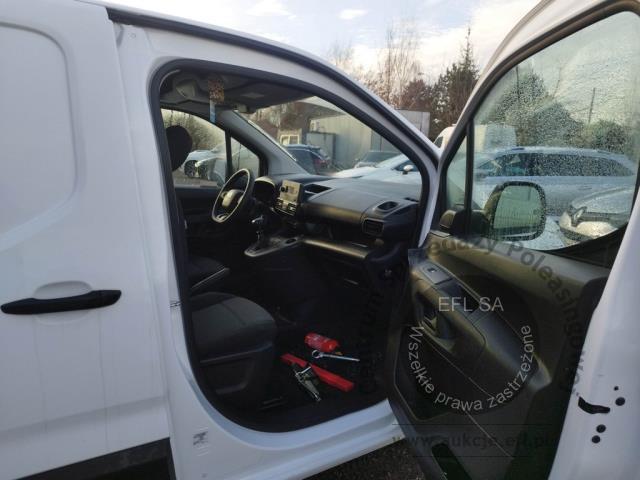 8 - Toyota Proace City 1.5 D-4D Standard  2022r. DW5UA58 Pojazd znajduje się w firmie ARCTOS GROUP sp. z o.o. Al. Krakowska 7, 02-183 Warszawa