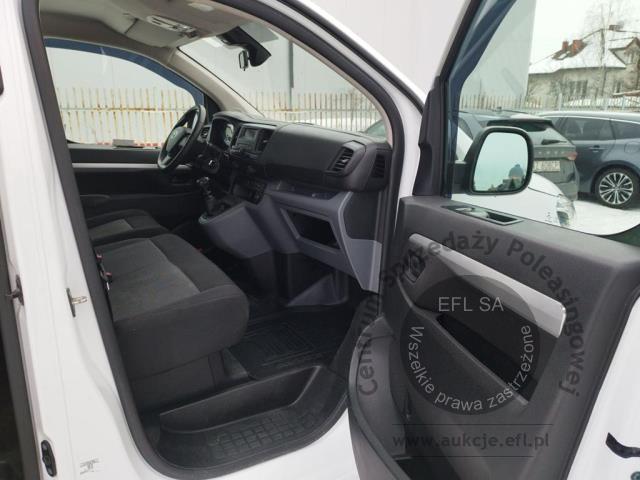 8 - Toyota ProAce Proace 2.0 D-4D Long 3,1t Active 2022r. GD2F472 UWAGA!! Pojazd znajduje się w firmie Arctos Sp. z o.o. Warszawa, Al. Krakowska 7, 02-183 Warszawa