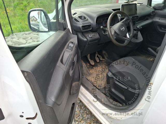 7 - Opel  Combo  2022r. DW2SU07 Pojazd znajduje się w firmie AACAR sp. z o.o. Kasztanowa 5, 32-400 Jawornik