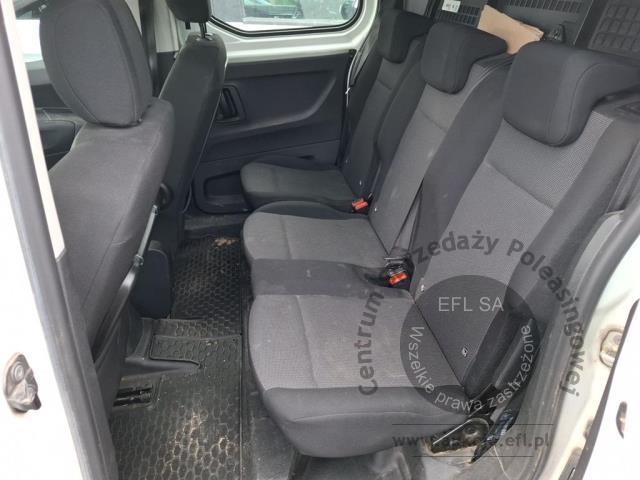 8 - Opel  Combo  2022r. DW2SU07 Pojazd znajduje się w firmie AACAR sp. z o.o. Kasztanowa 5, 32-400 Jawornik