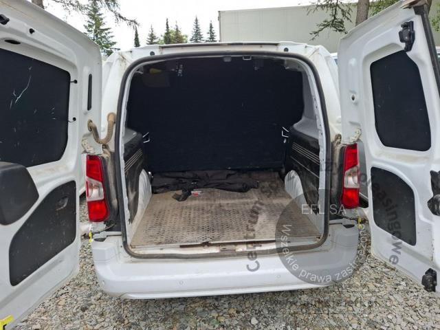 9 - Opel  Combo  2022r. DW2SU07 Pojazd znajduje się w firmie AACAR sp. z o.o. Kasztanowa 5, 32-400 Jawornik