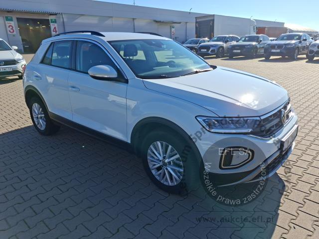 5 - Volkswagen T-ROC 1.5 TSI Life Hatchback 2023r. DW2WA21 Pojazd znajduje się w firmie MDM AUTO sp. z o.o. ul. Zawodników 1, 80-729 Gdańsk