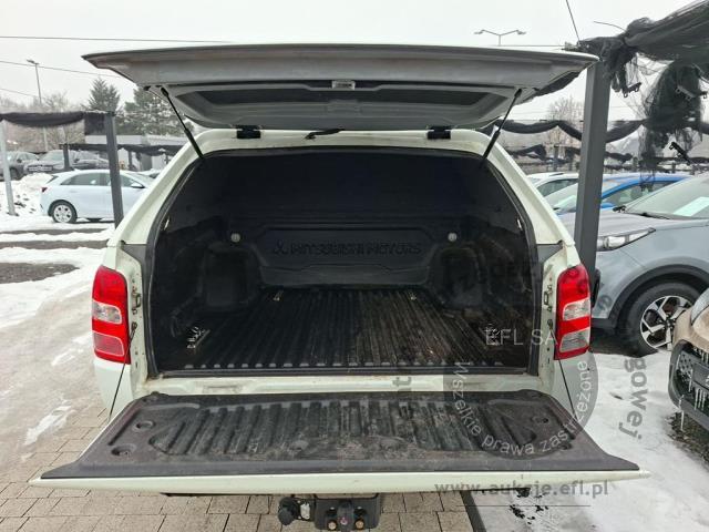 8 - Mitsubishi L 200 L200 2.4 d DC Invite EU6 Pickup  2019r. KR2PH05 Pojazd znajduje się w firmie AACAR sp. z o.o. Kasztanowa 5, 32-400 Jawornik