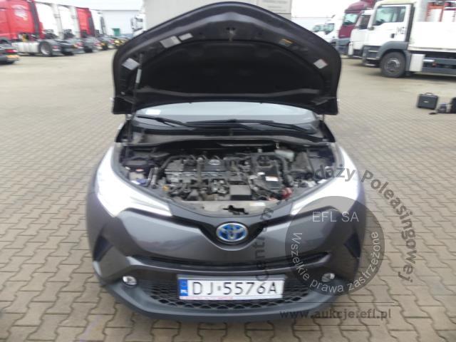 3 - TOYOTA C-HR 1.8 HYBRID CVT 2017r.